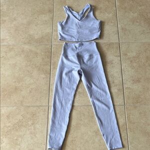 XS Beyond Yoga Women's Light Gray Activewear Set